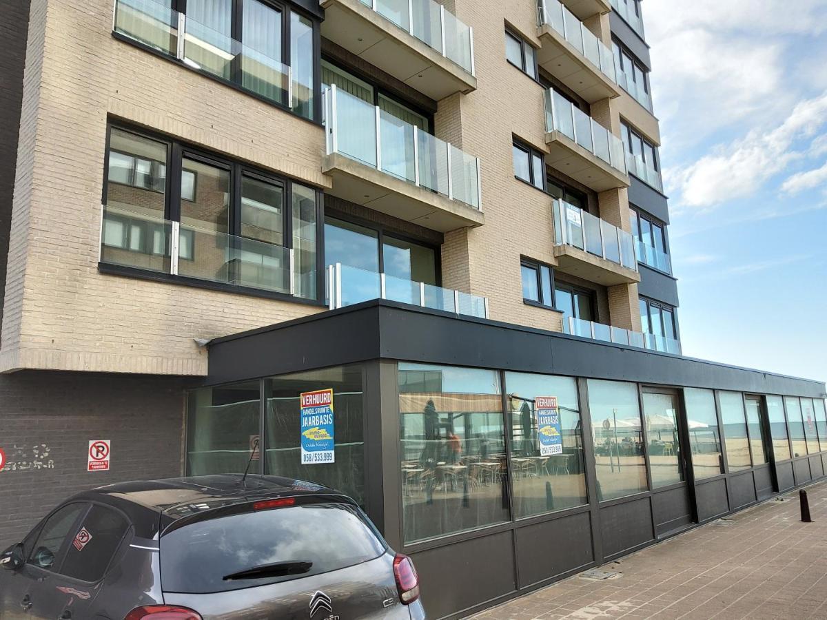Koksijde Zeedijk La Digue 102 Appartement Met Garage - Lateraal Zeezicht Bagian luar foto