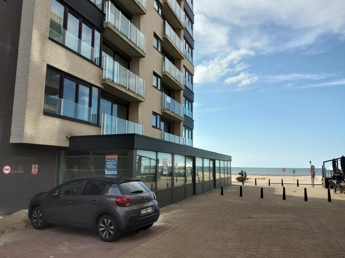 Koksijde Zeedijk La Digue 102 Appartement Met Garage - Lateraal Zeezicht Bagian luar foto
