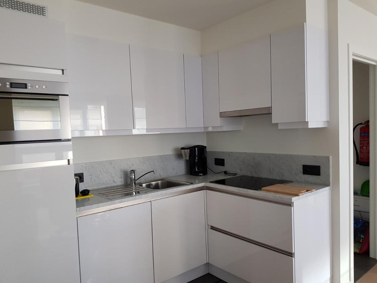 Koksijde Zeedijk La Digue 102 Appartement Met Garage - Lateraal Zeezicht Bagian luar foto