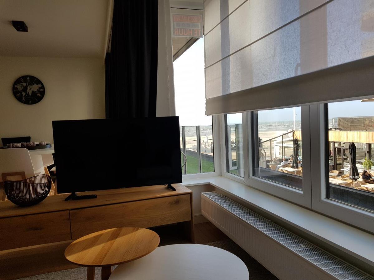 Koksijde Zeedijk La Digue 102 Appartement Met Garage - Lateraal Zeezicht Bagian luar foto