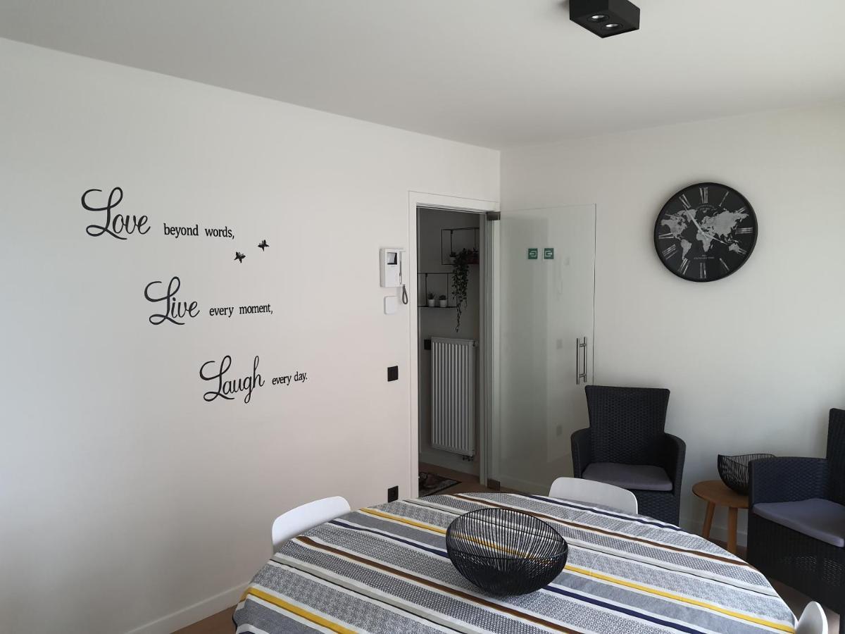 Koksijde Zeedijk La Digue 102 Appartement Met Garage - Lateraal Zeezicht Bagian luar foto